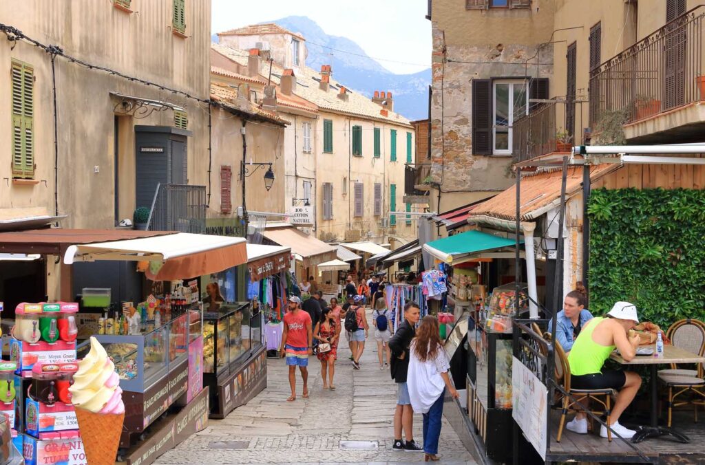 Visita Calvi in Corsica: perché esplorare la perla della Corsica settentrionale?